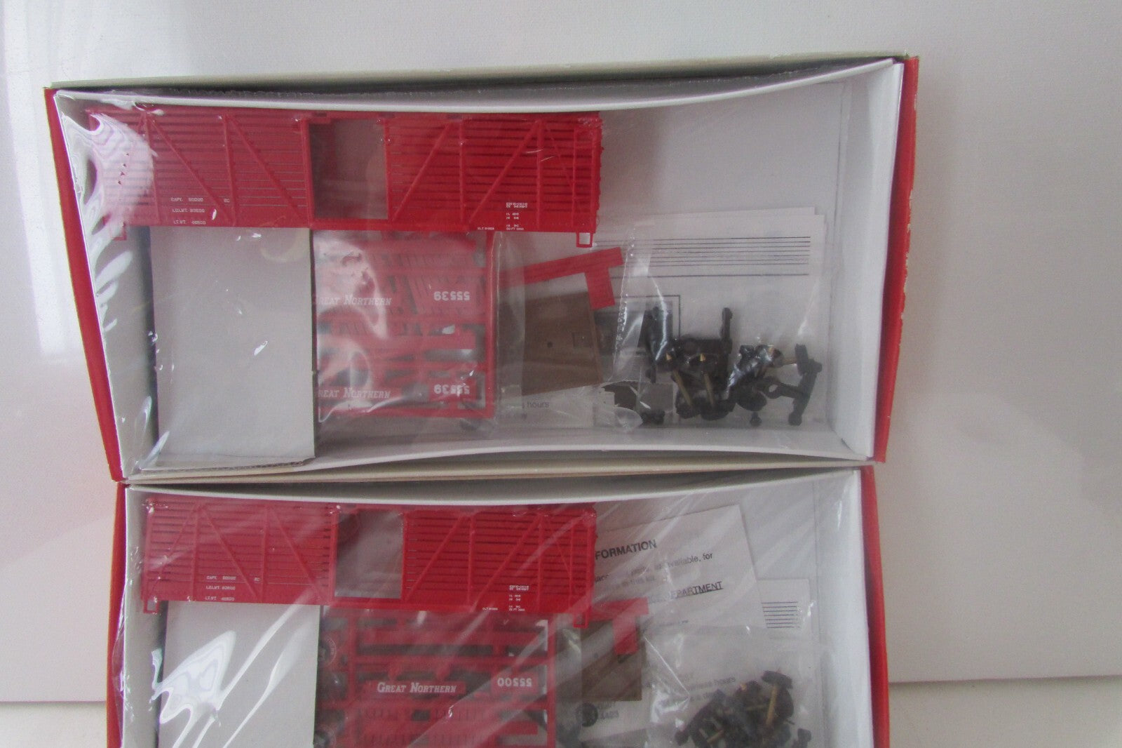 HO Scale (3)Walthers  932-2763 40' Stock Cars Great Northern Lot#4062