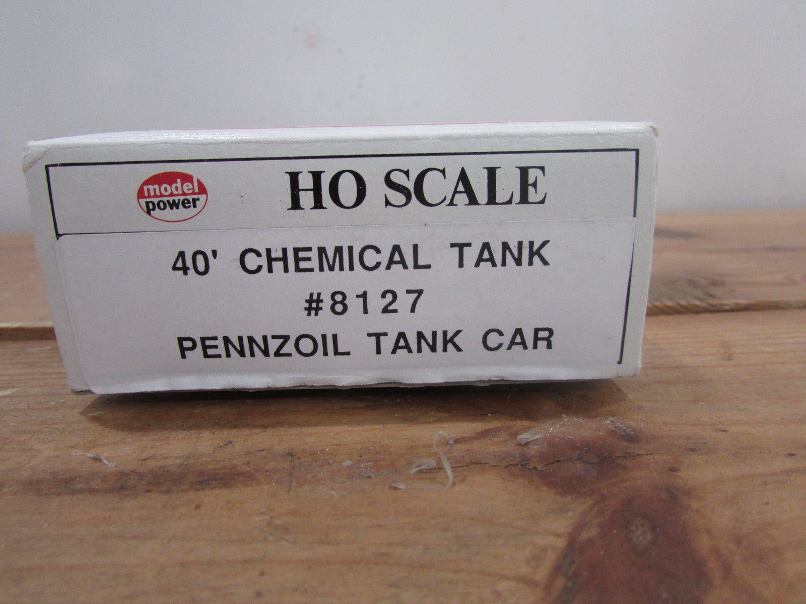 HO Scale Model Power 8127 40' Chemical Tank Car Pennzoil