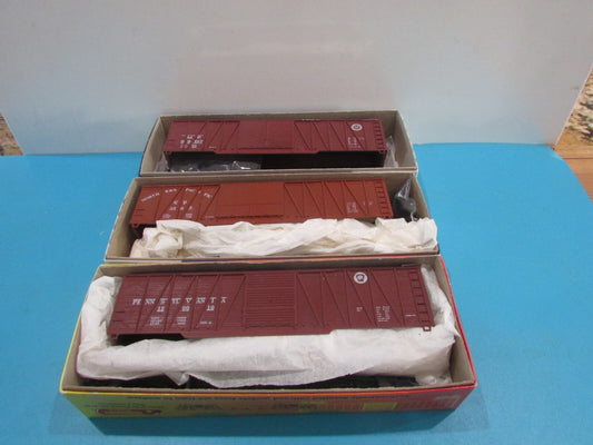 HO Scale Roundhouse (3) Assorted 50' Freight Cars Lot#2425