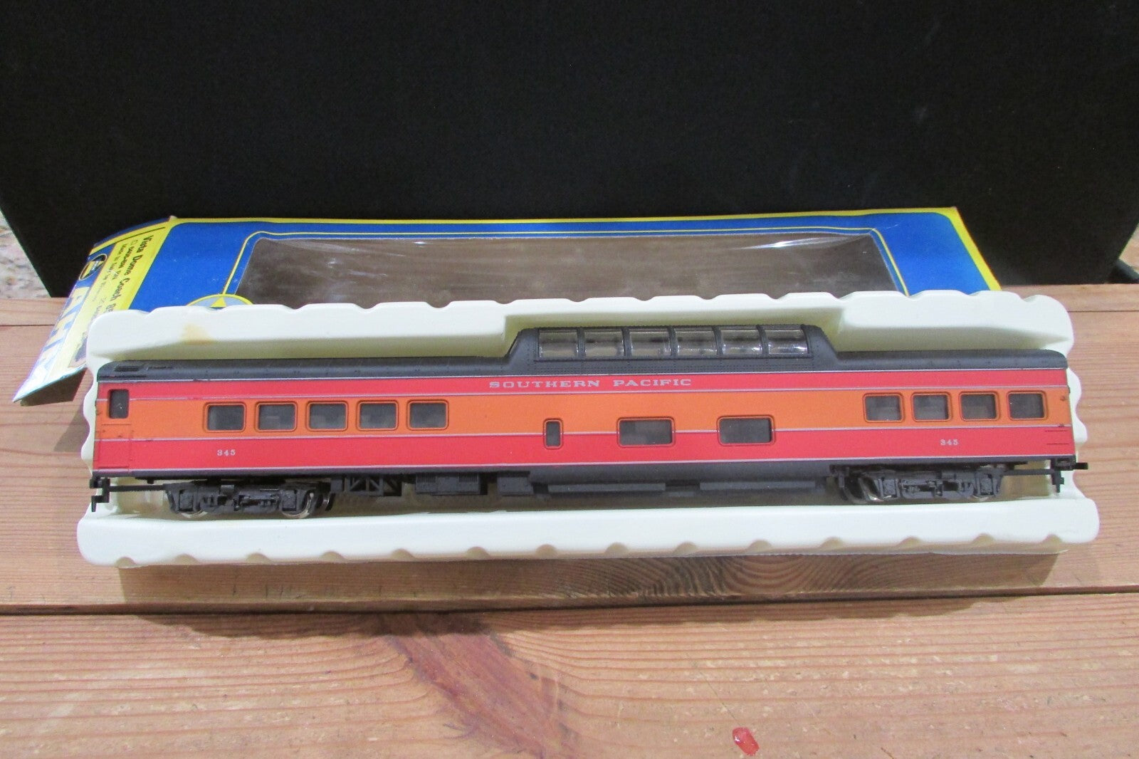 HO Scale AHM 49663 Southern Pacific 85ft Vista Dome Coach #345 Lot#4852