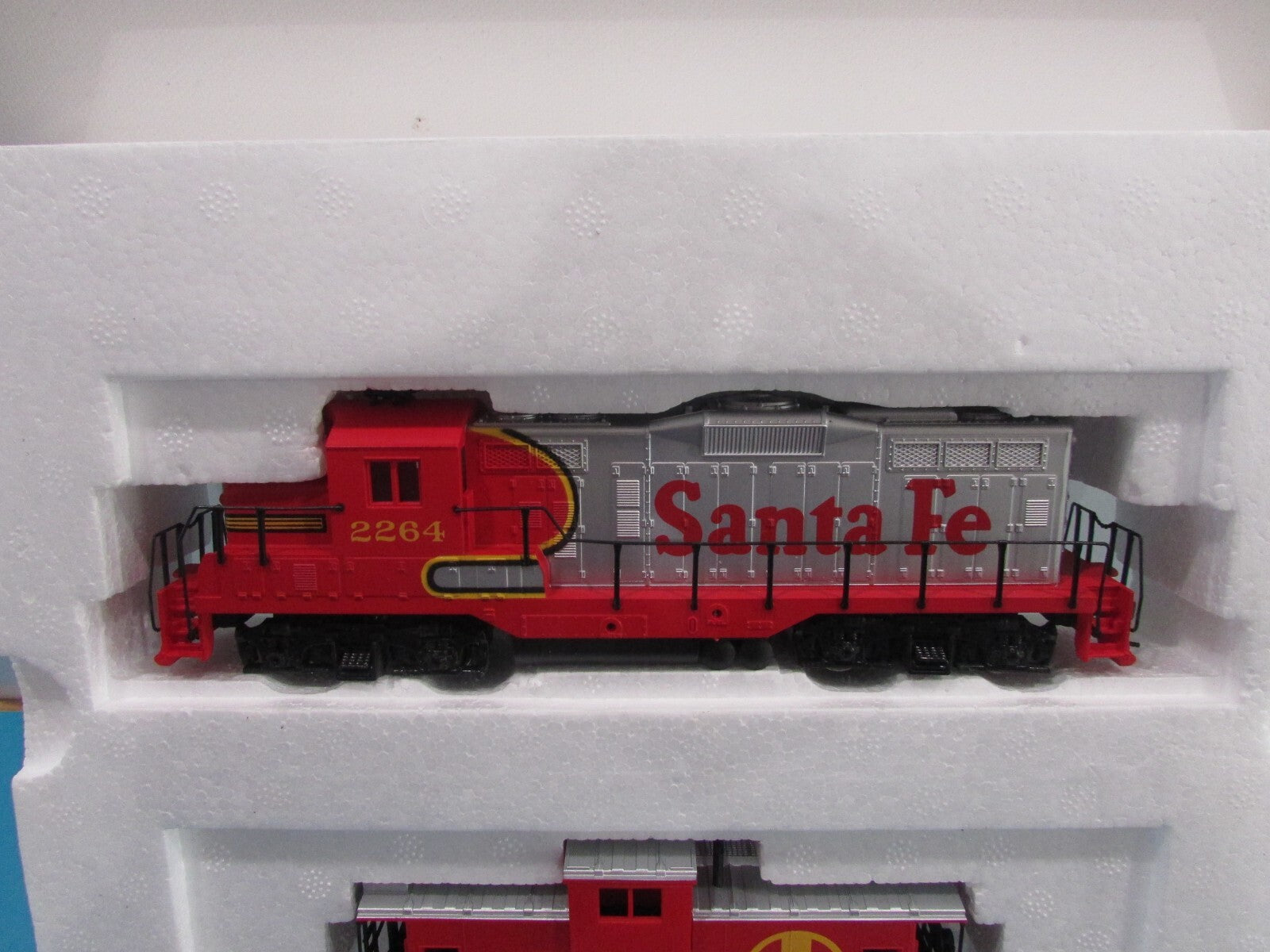 HO Scale Walthers 931-708 Locomotive & Caboose Santa Fe  Lot#1305