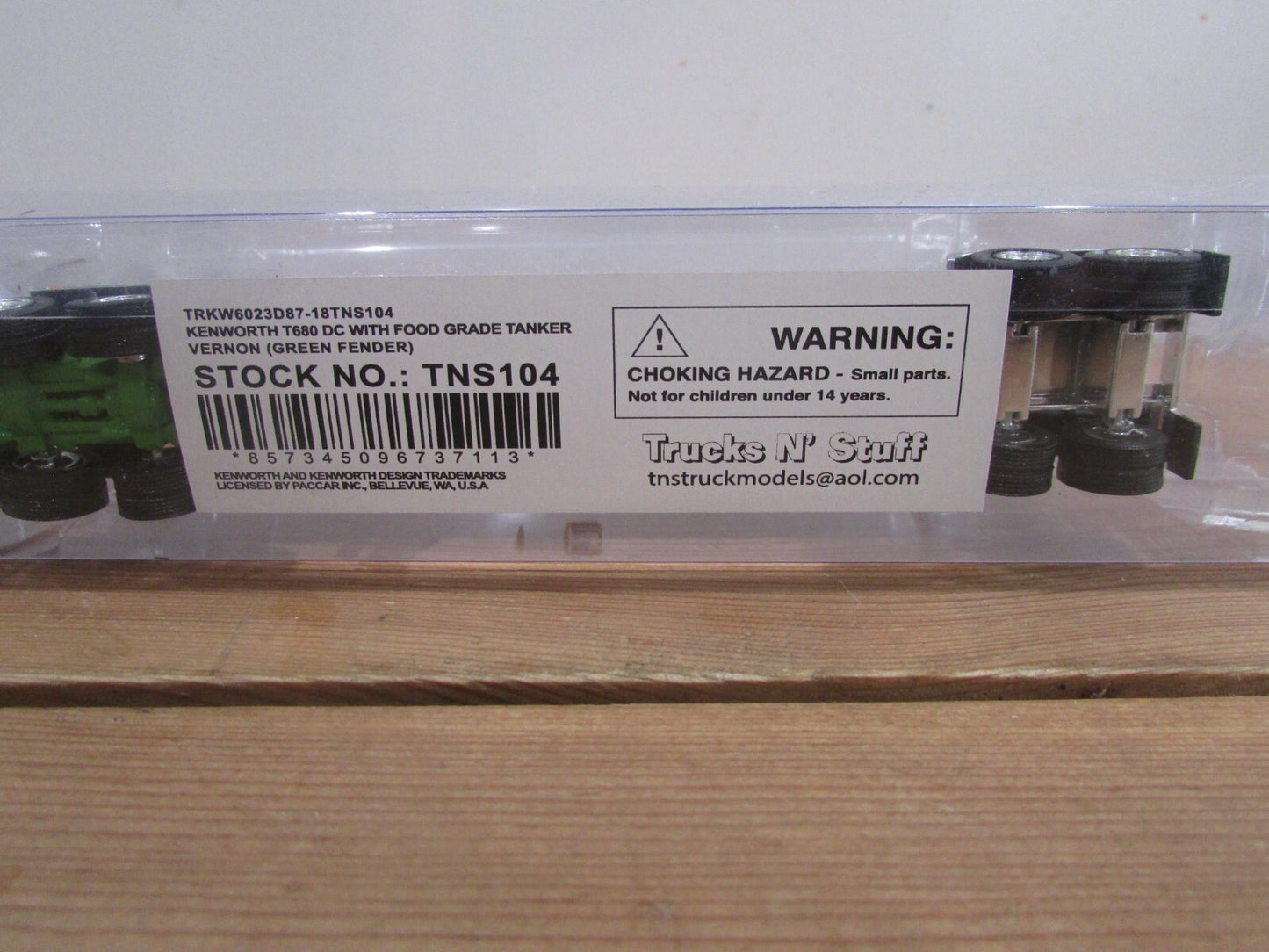 HO Scale Trucks n Stuff Kenworth T800 DC w/Food Grade Tanker Vernon(Green Fender