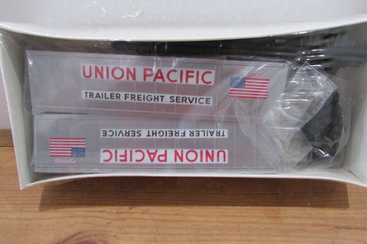 HO Scale Walthers 933-1458 40' Van Trailer Union Pacific Kit
