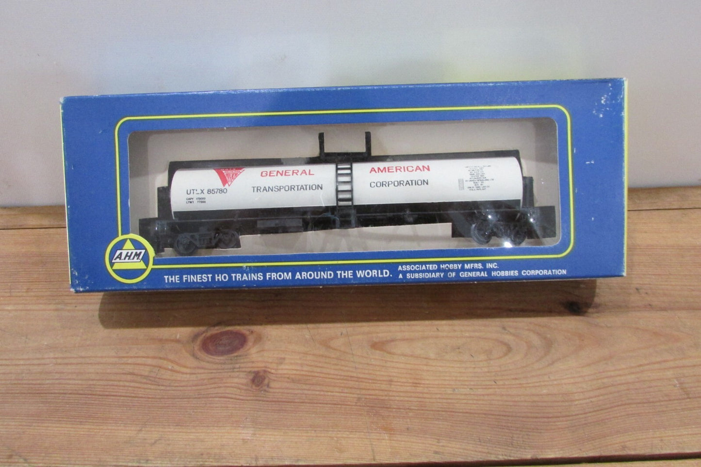 HO Scale AHM 5297-3 In Transit Tank Car GATX