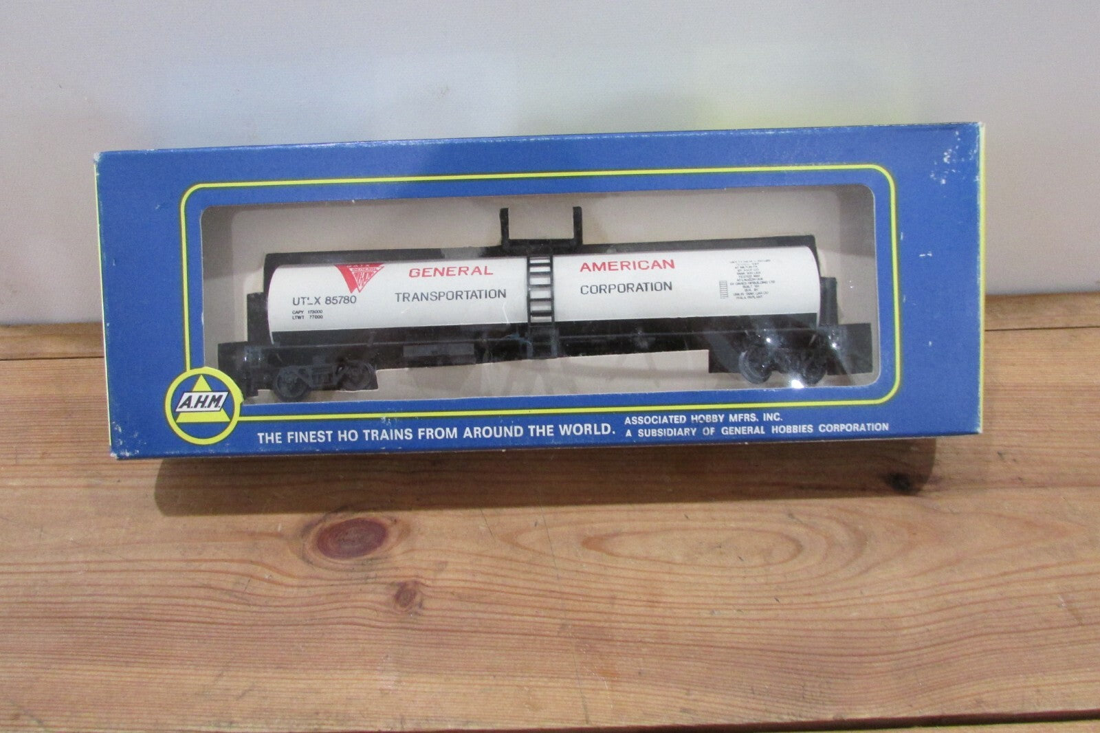 HO Scale AHM 5297-3 In Transit Tank Car GATX
