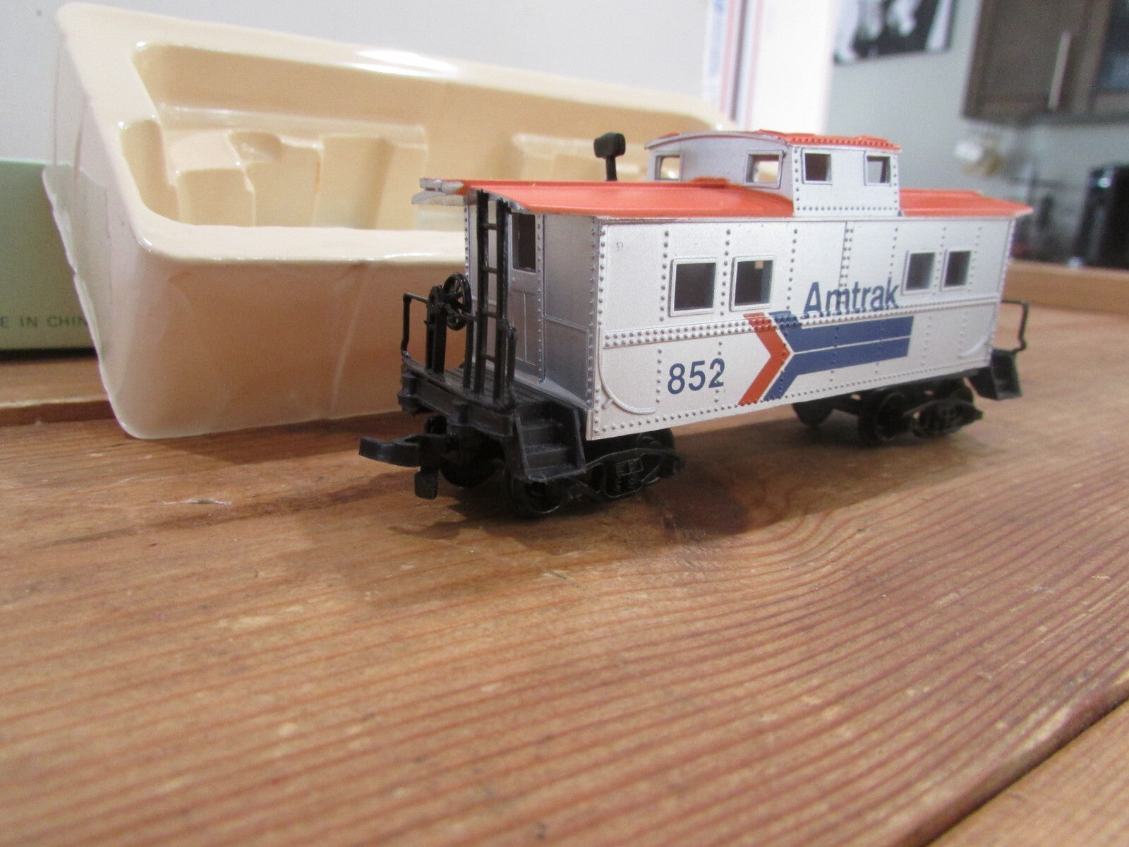 HO Scale Bev-Bel Corp Amtrak Caboose #852 Lot#4257