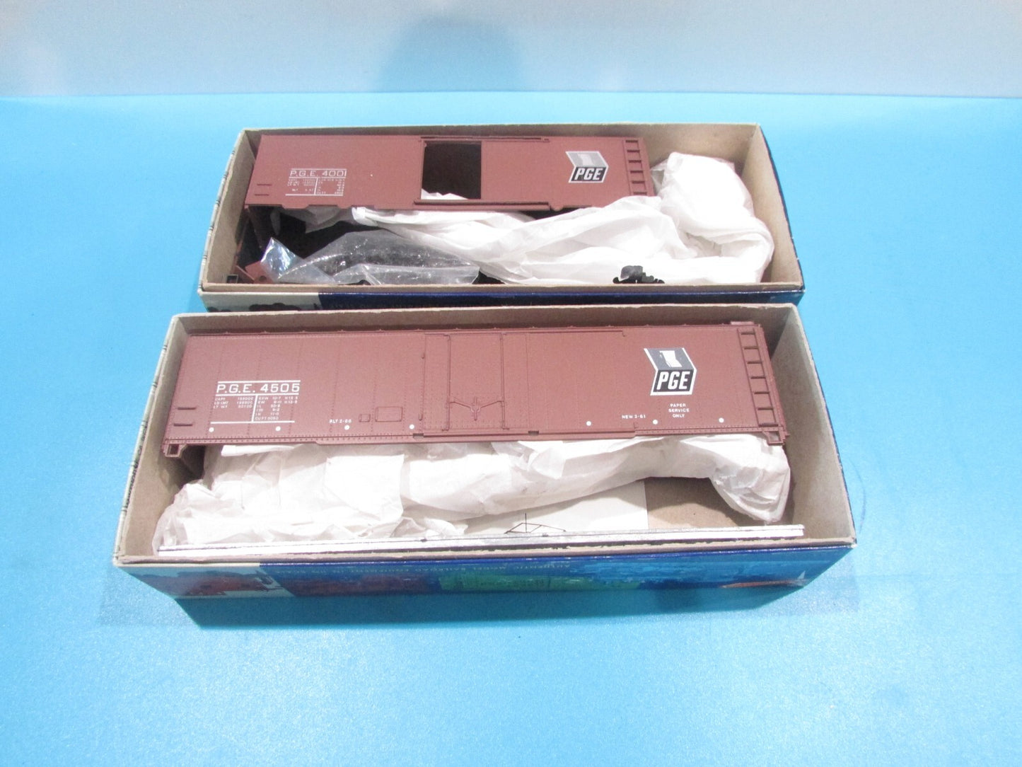 HO Scale Roundhouse (2) Assorted freight Cars P.G Eastern  Lot#1927