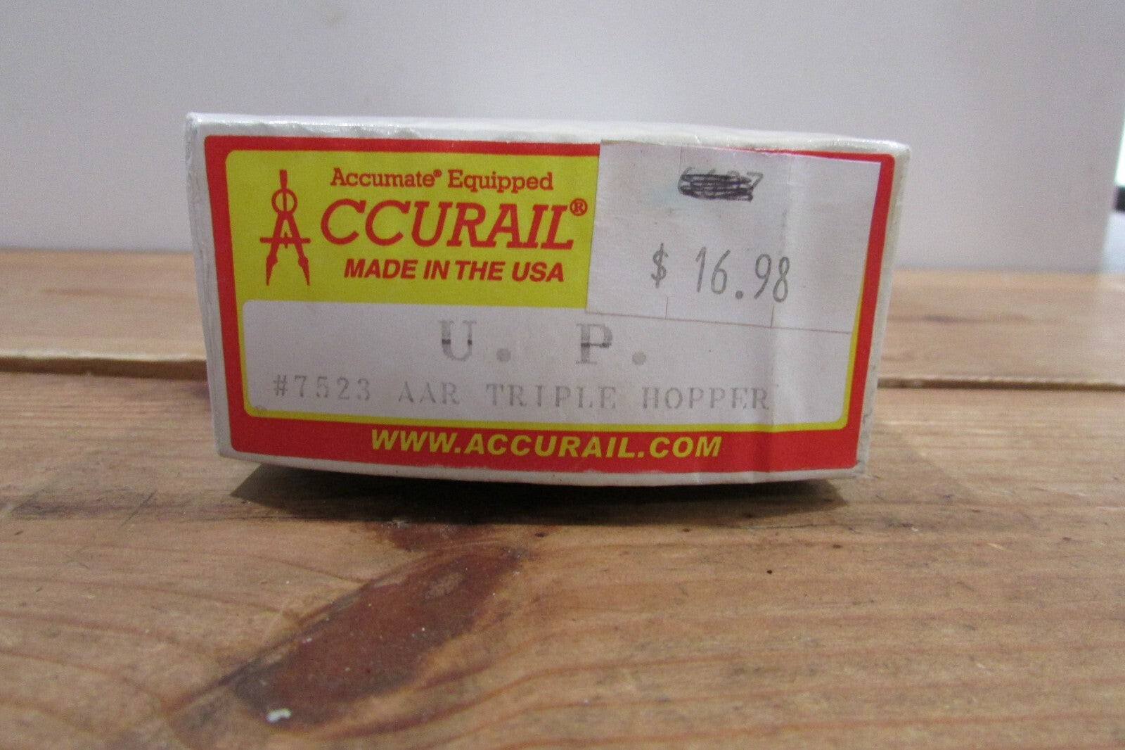 HO Scale Accurail 7523 U.P AAR Triple Hopper Kit Lot#4001