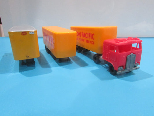 HO Scale Truck  with (3) Trailers Union Pacific Lot#1833