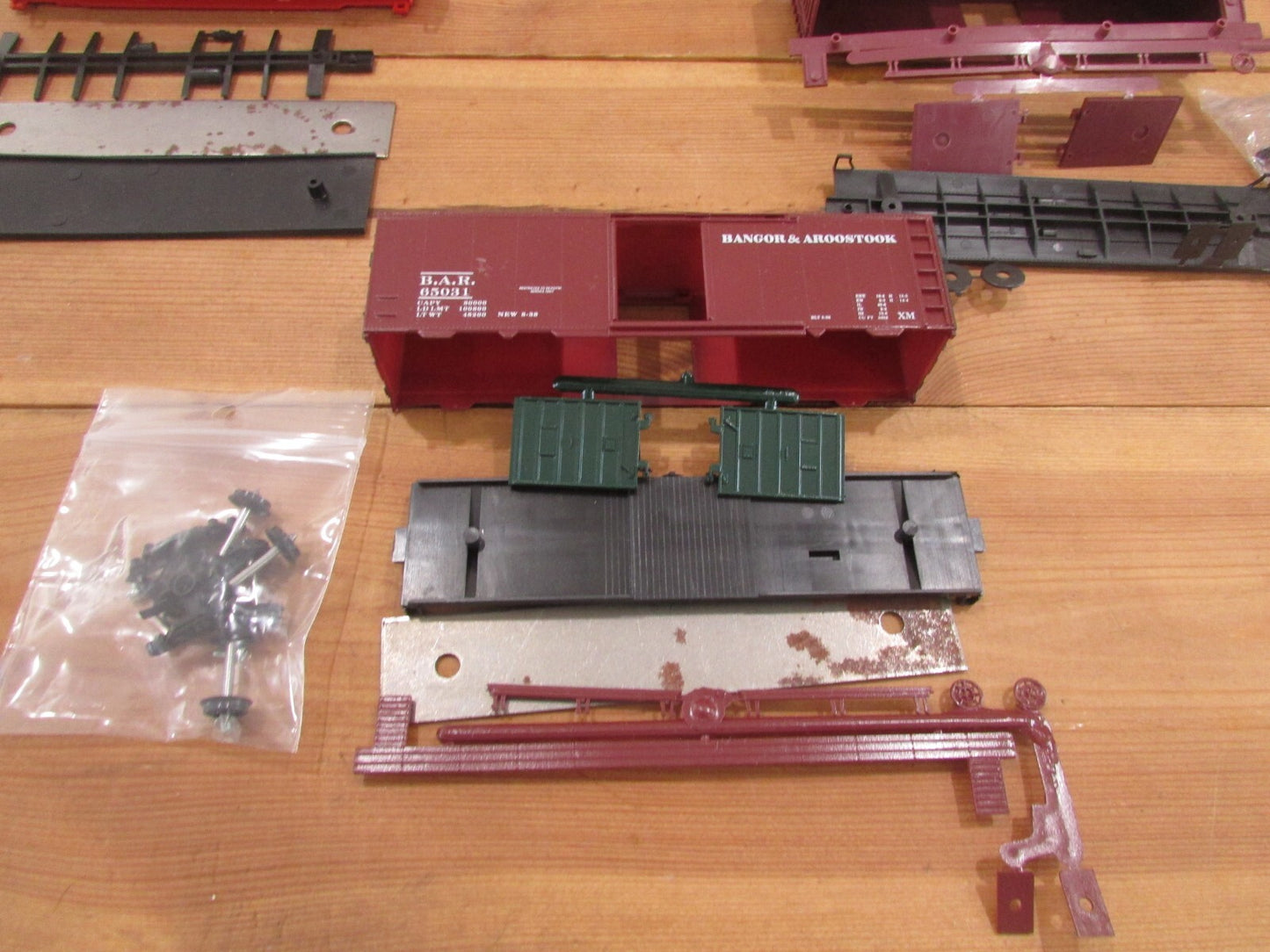 HO Scale Roundhouse & Athearn (6) Assorted Car Kits Lot#1901