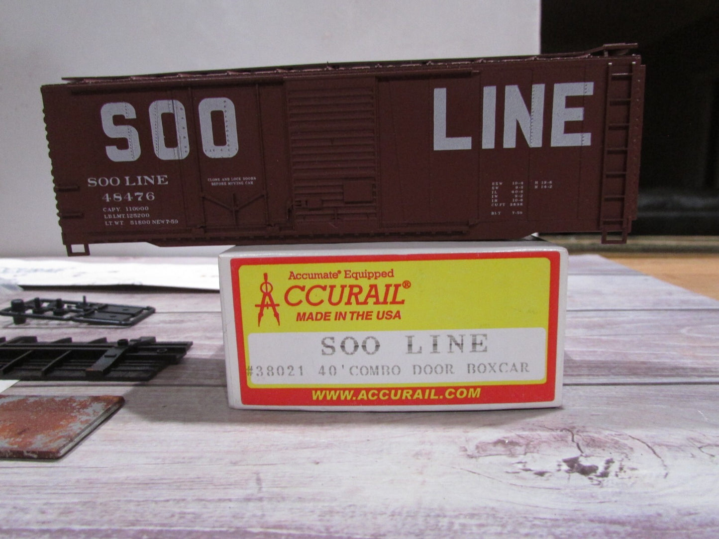 HO Scale Accurail 38021 40' Combo Door BoxCar Kit Soo Line #48476