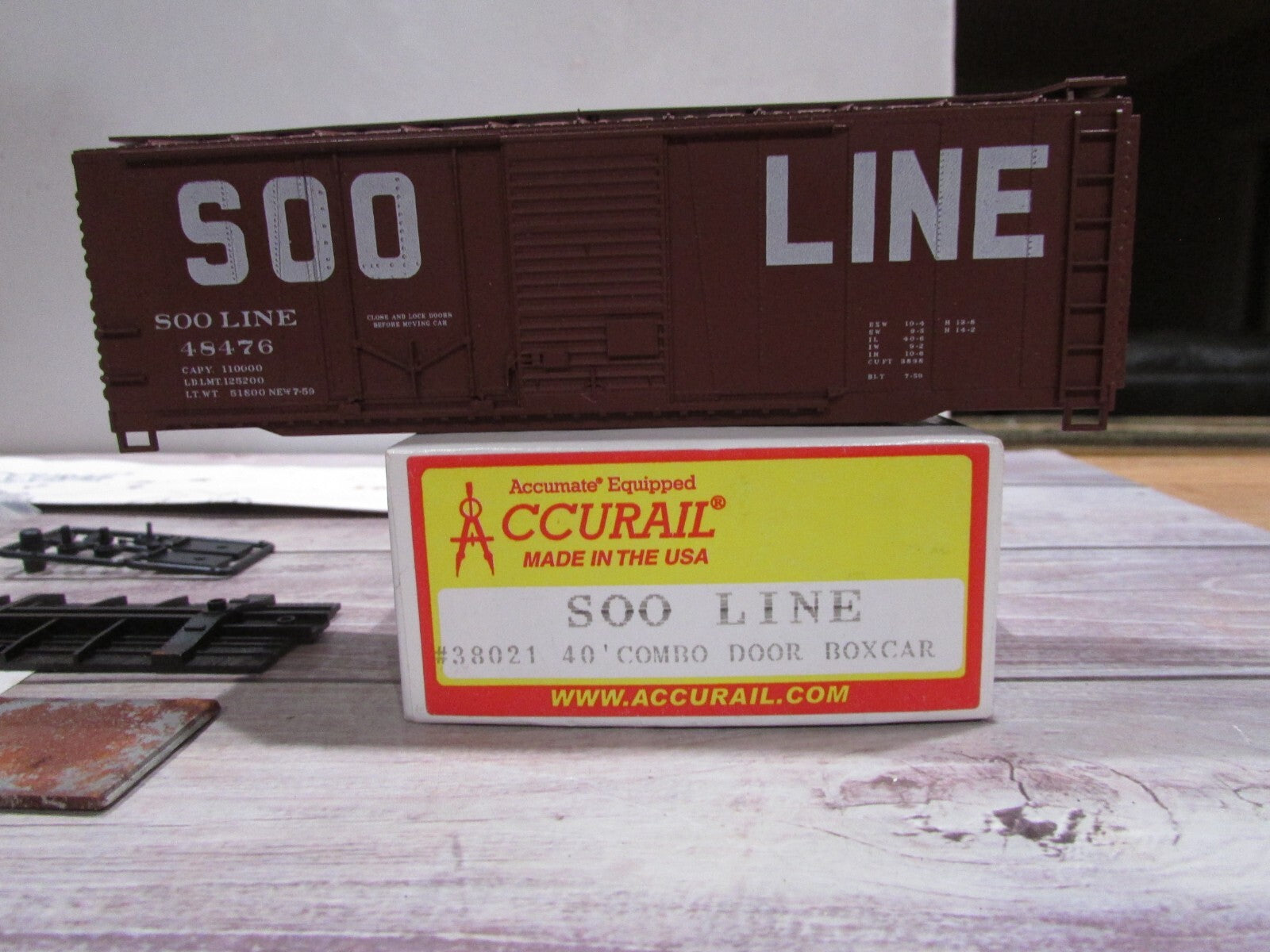 HO Scale Accurail 38021 40' Combo Door BoxCar Kit Soo Line #48476