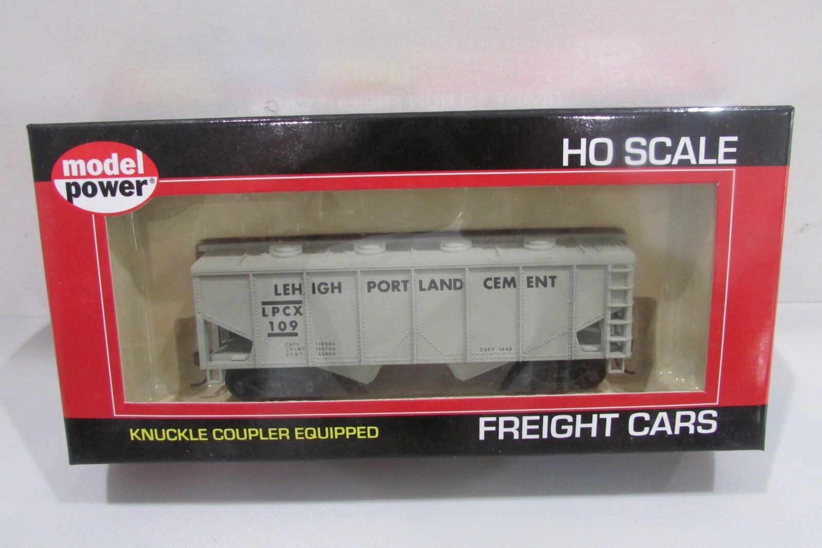 HO Scale Model Power 98081 36' 2Bay  Covered Hopper Lehigh Portland Cement
