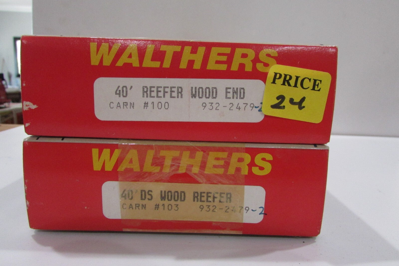 HO Scale Walthers 932-2479 (2) 40' Reefer Wood End Carnation Cars Lot#4063