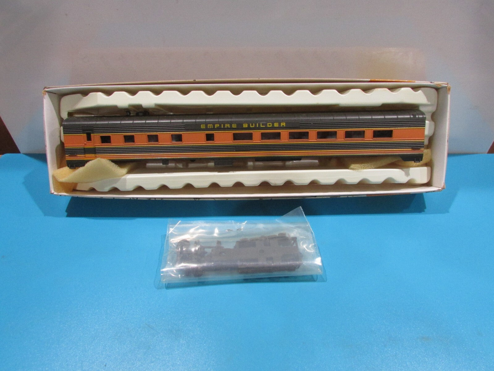 HO Scale Con-Cor Diner Passenger Car Great Northern Lot#0960