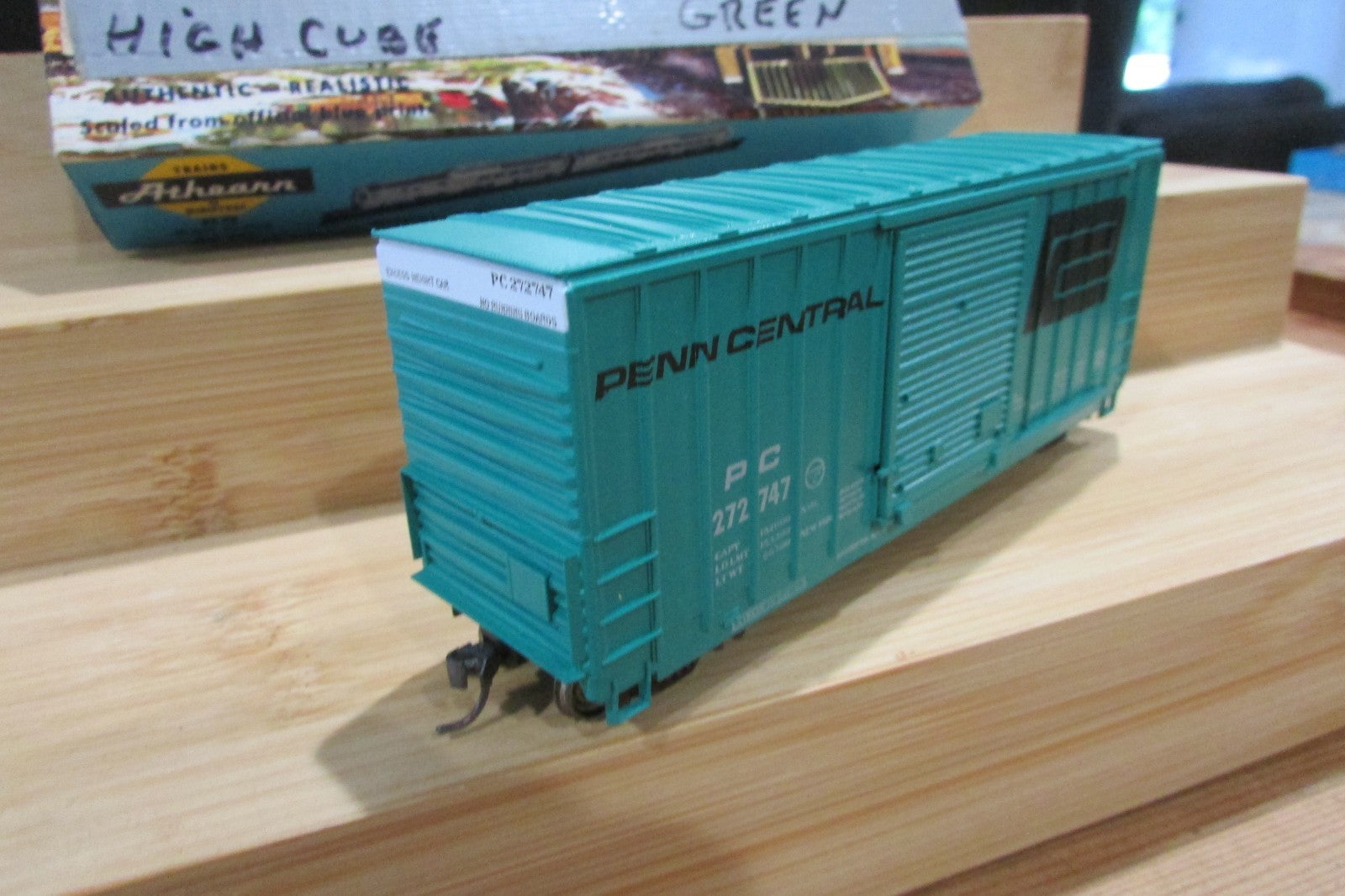 HO Scale Athearn  40ft OB Hi-Cube Box Car Penn Central PC#272747  ATH5187