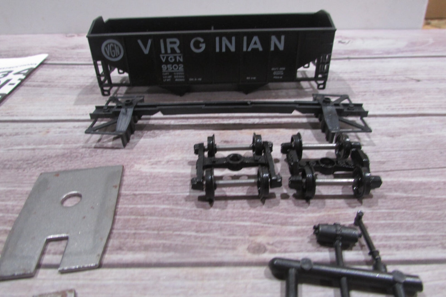 HO Scale Athearn 5446 34ft r/s 2bay Hopper Virginia Car Kit