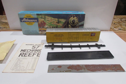 HO Scale Athearn 5464 B.R.E.X. CB&Q  57ft Mechanical Reefer Kit Car