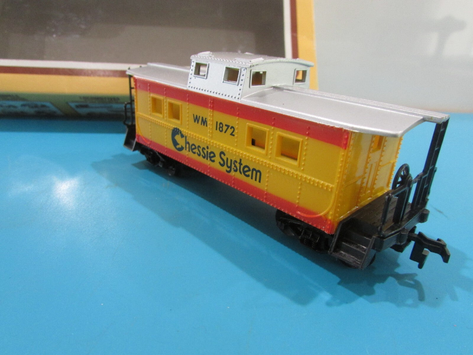 HO Scale Life-Like Chessie System Caboose #1872 Lot#1445