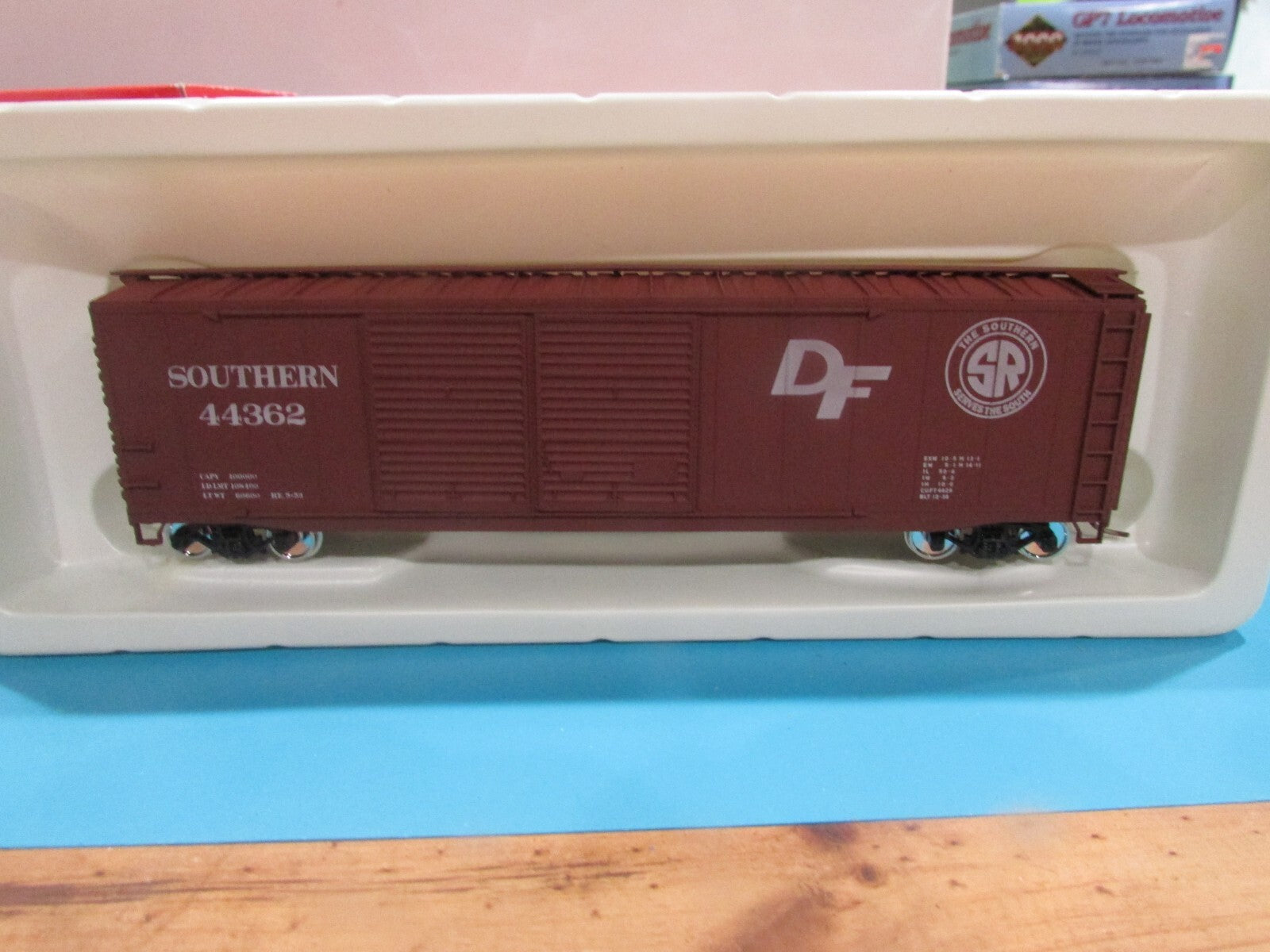 HO Scale Accuready (4)Assorted Boxcars Lot#2028