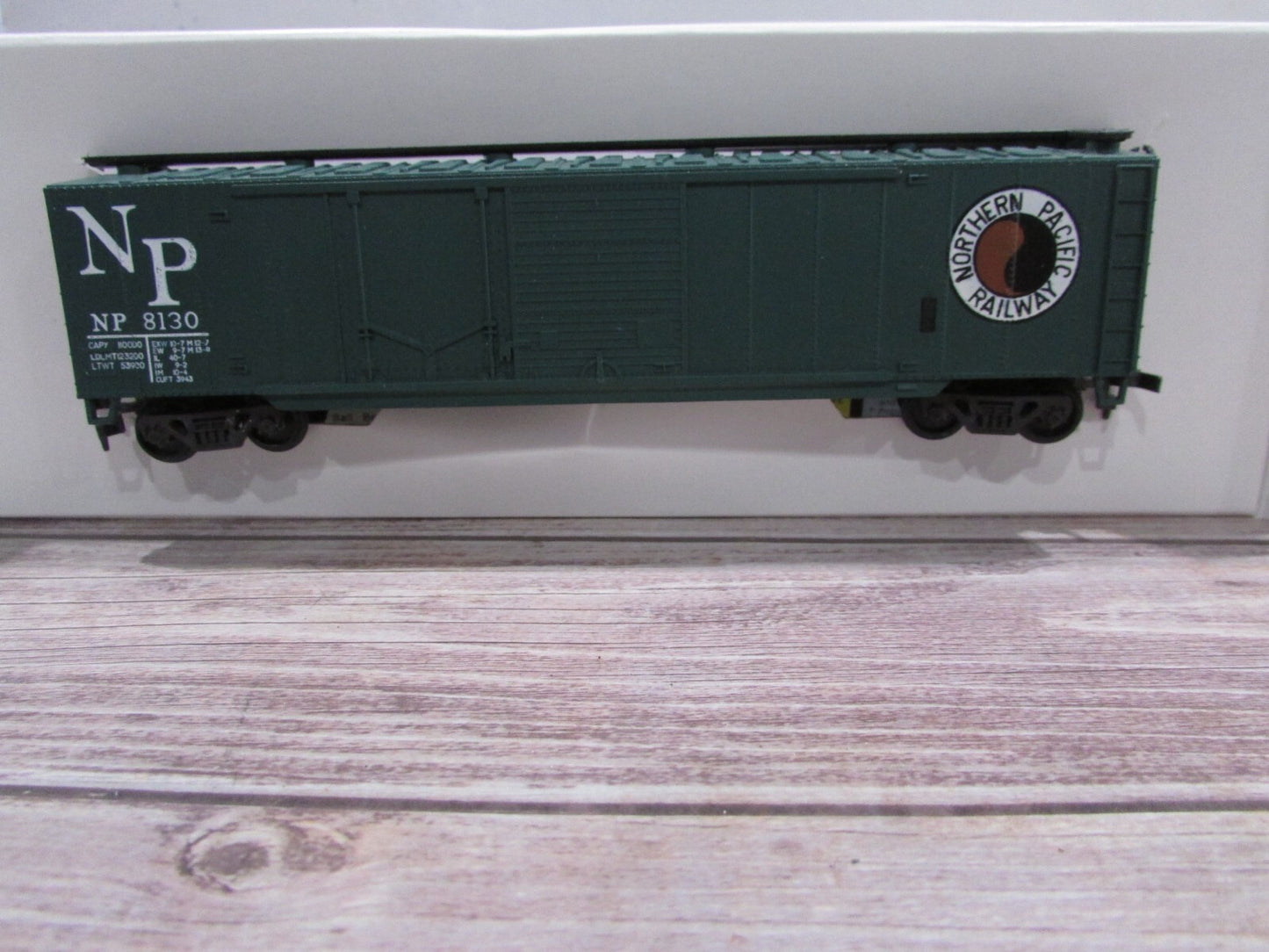 HO Scale AHM 5422 50' Box Car Combo Northern Pacific Railway  RTR