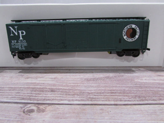 HO Scale AHM 5422 50' Box Car Combo Northern Pacific Railway  RTR