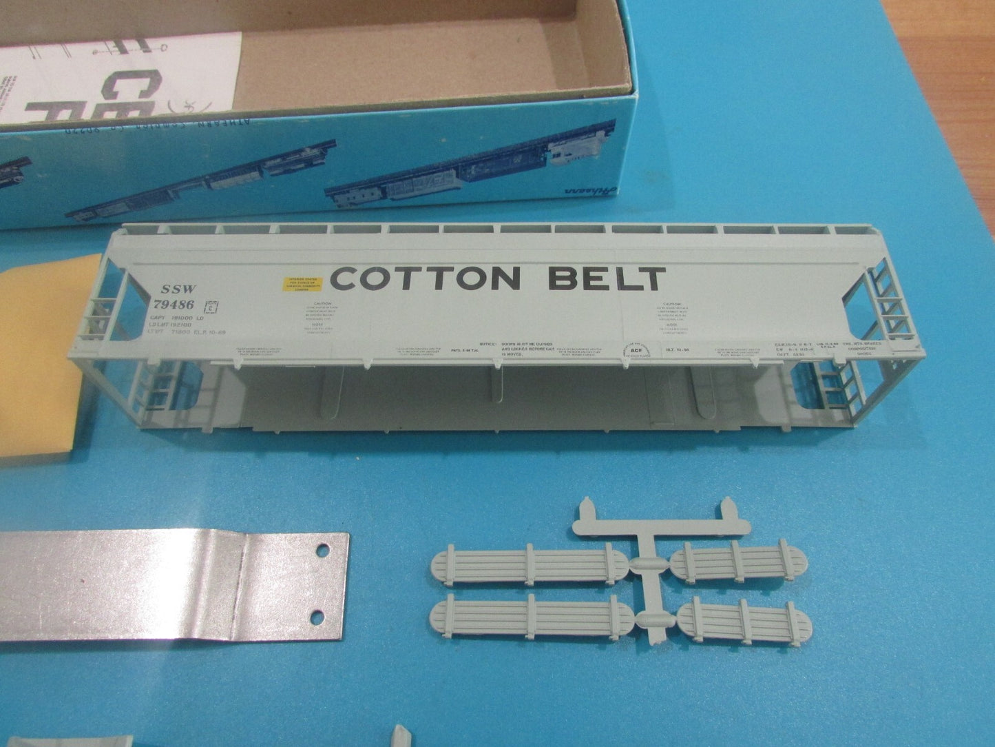 HO Scale Athearn 1913 Center Flo Hopper Car Kit Cotton Belt Lo#2088