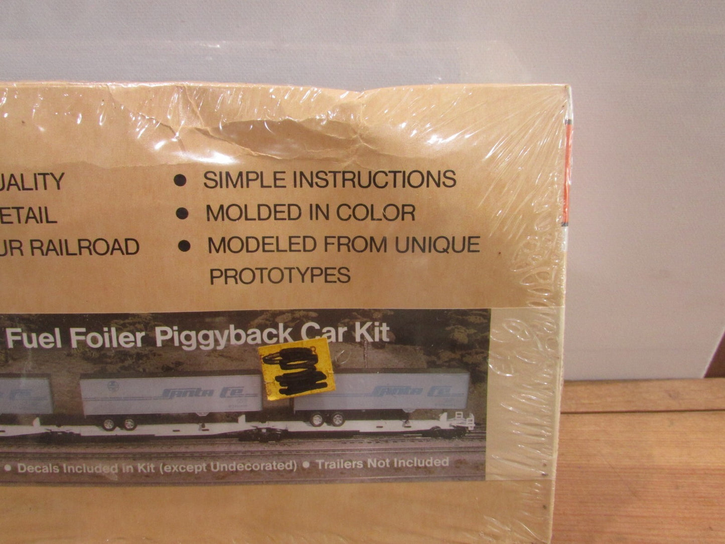 HO Scale  0001-002903 ADD-ON kit Con-Cor Fuel Foiler SF 3 Center Cars Lot#1041