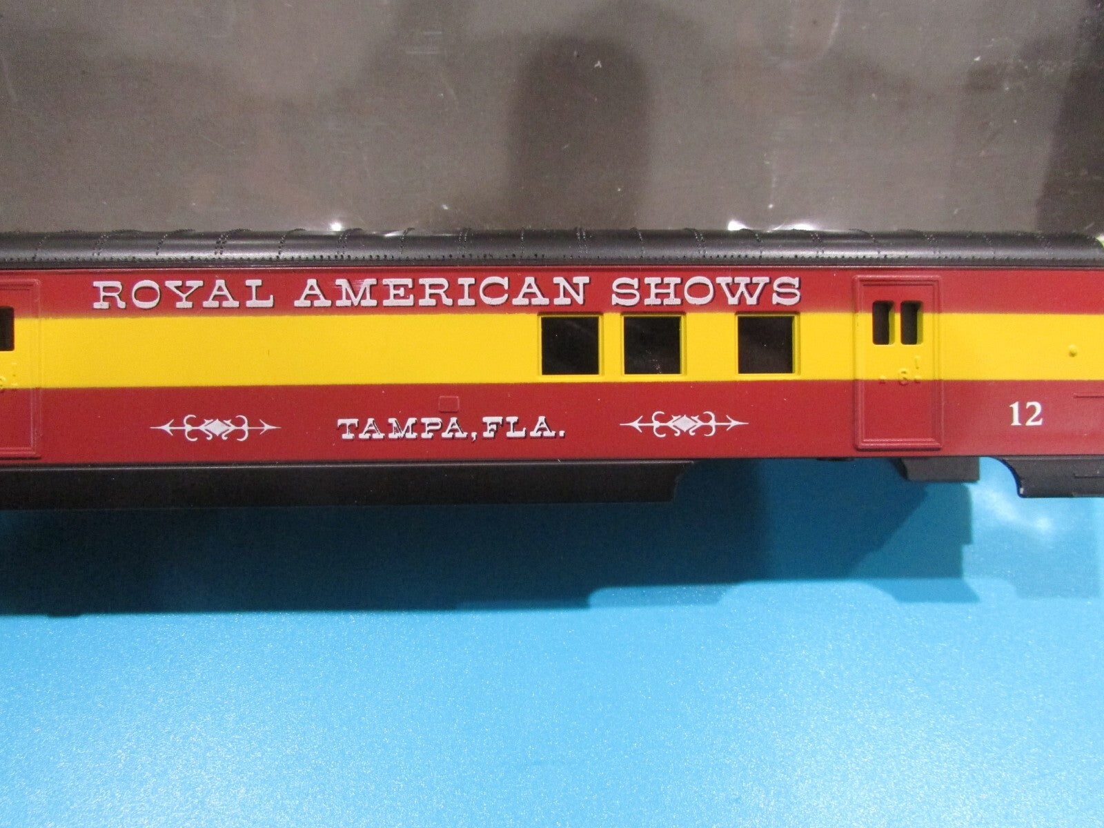 HO Scale Con-cor 72ft RPO/Bagagge Passenger Car kIT Lot#1680