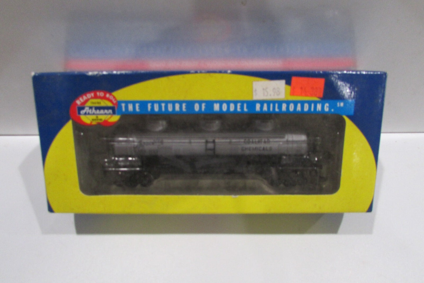 HO Scale Athearn 73679 Tiple Dome Tank Car #923 Barrett Company