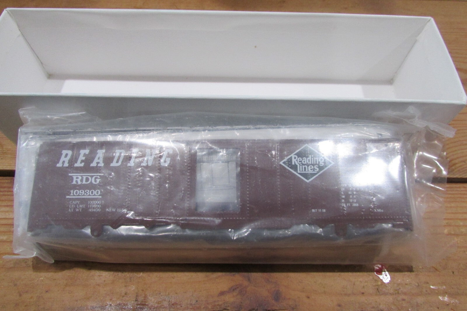 HO Scale Bowser 1-004106 (2) Metal Box Car Kit Reading Lot#4867