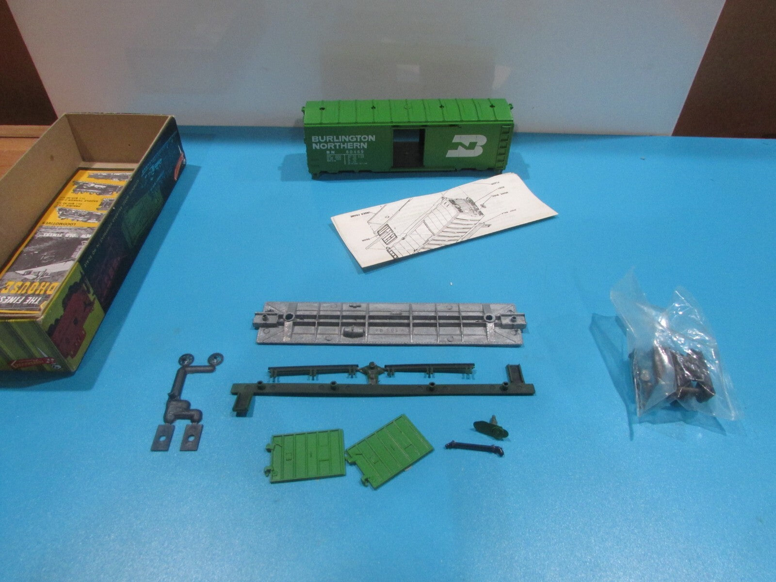 HO Scale RoundHouse B41 40' Boxcar Car Kit Burlington Northern RH4302