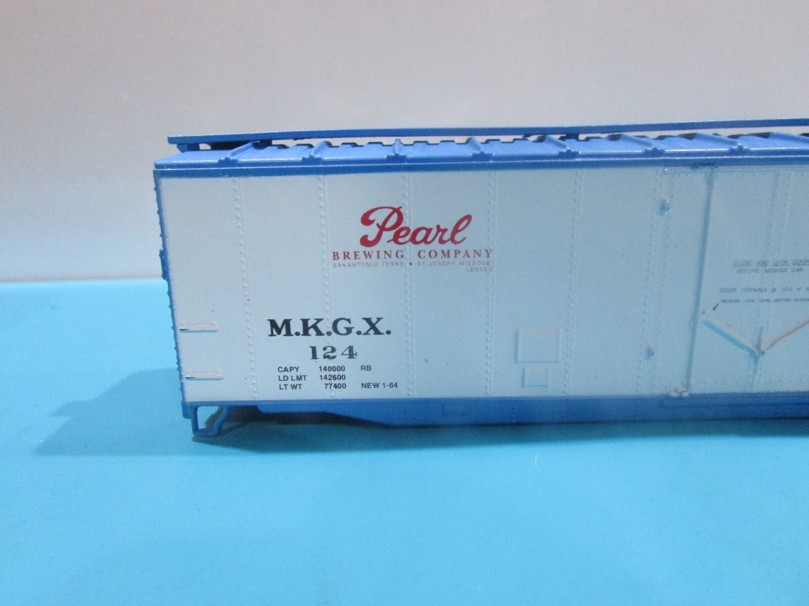 HO Scale Athearn (3) 1332 50ft Plug Door Box Car Pearl Brewing Co. Lot#2541