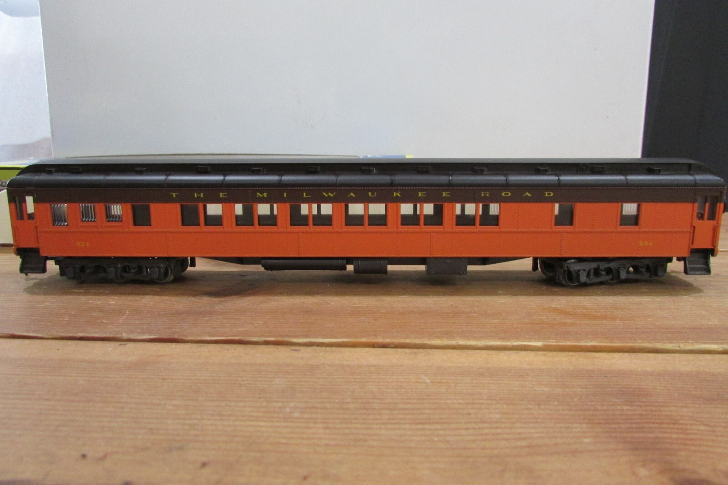 HO Scale AHM/Rivarossi 1920 Pullman Car The Milwaukee Road Lot#3985