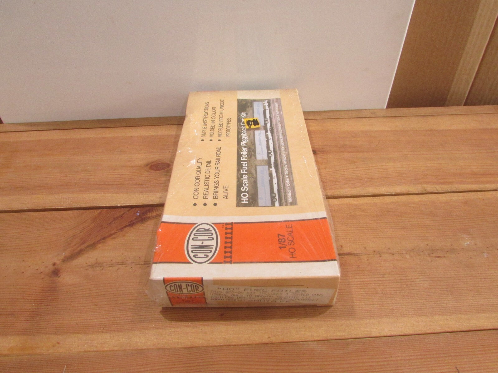 HO Scale  0001-002903 ADD-ON kit Con-Cor Fuel Foiler SF 3 Center Cars Lot#1041