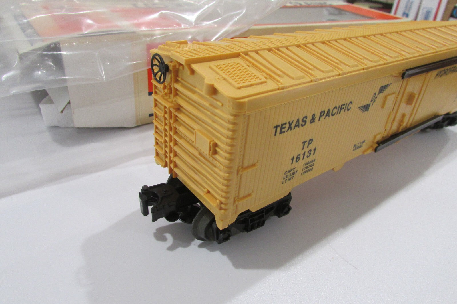 O Gauge Lionel 6-16131 Texas & Pacific Reefer Car