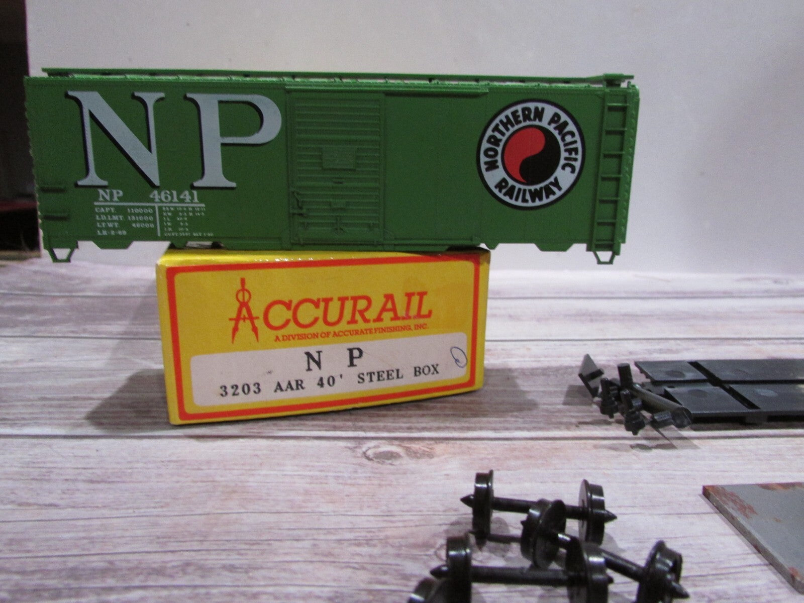 HO Scale Accurail 3203 AAR 40' Steel BoxCar Kit Northern Pacific Railway #46141