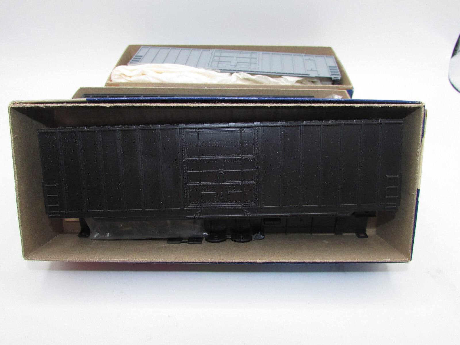 HO Scale RoundHouse (3)Assorted Boxcars Kits UNDECORATED Lot#4798