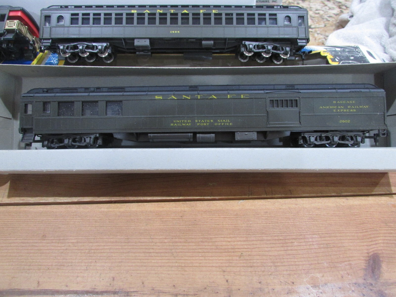 HO Scale AHM/Rivarossi (4) Santa Fe Assorted Passenger Cars  Lot#3558