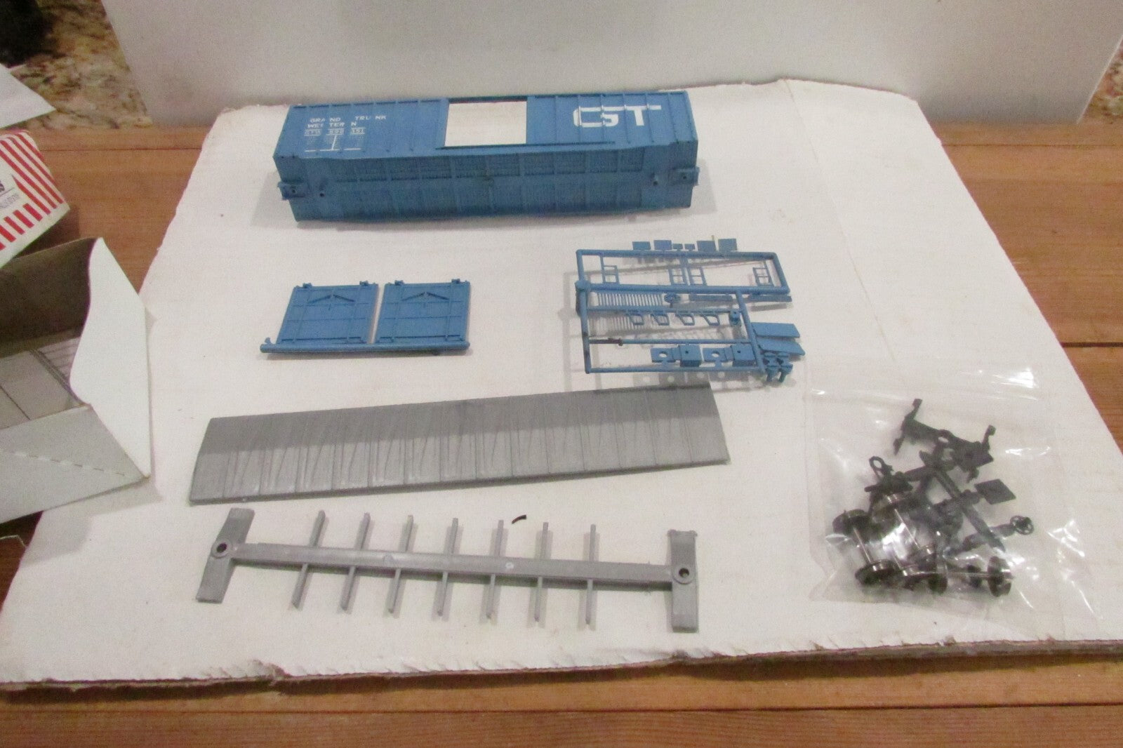 HO Scale McKean 10007-1 Grand Trunk Western 50' DB SDR Boxcar Kit #598351