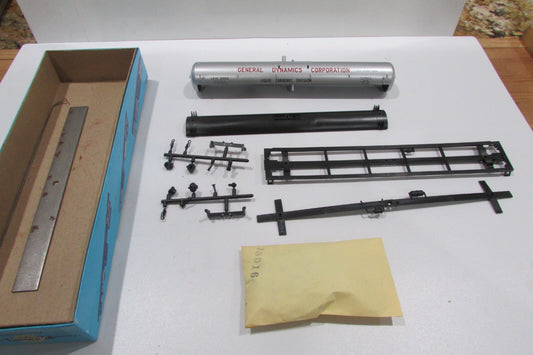 HO Scale Athearn 1524 62ft Tank Car General Dynamics Corp. LCIX 3002