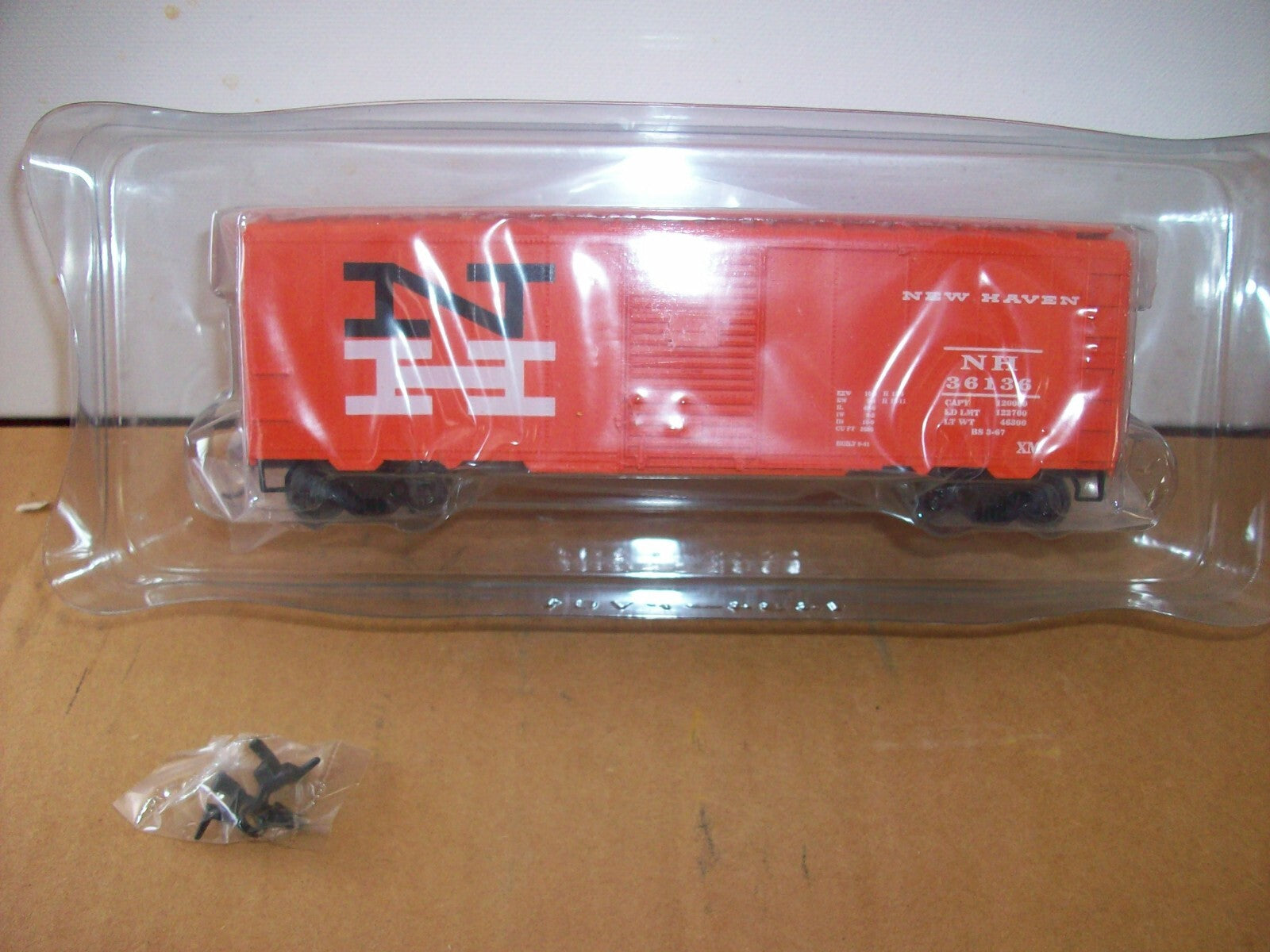 HO Scale Roundhouse 20414 40' AAR Single Door Box Car New Haven Lot#0562