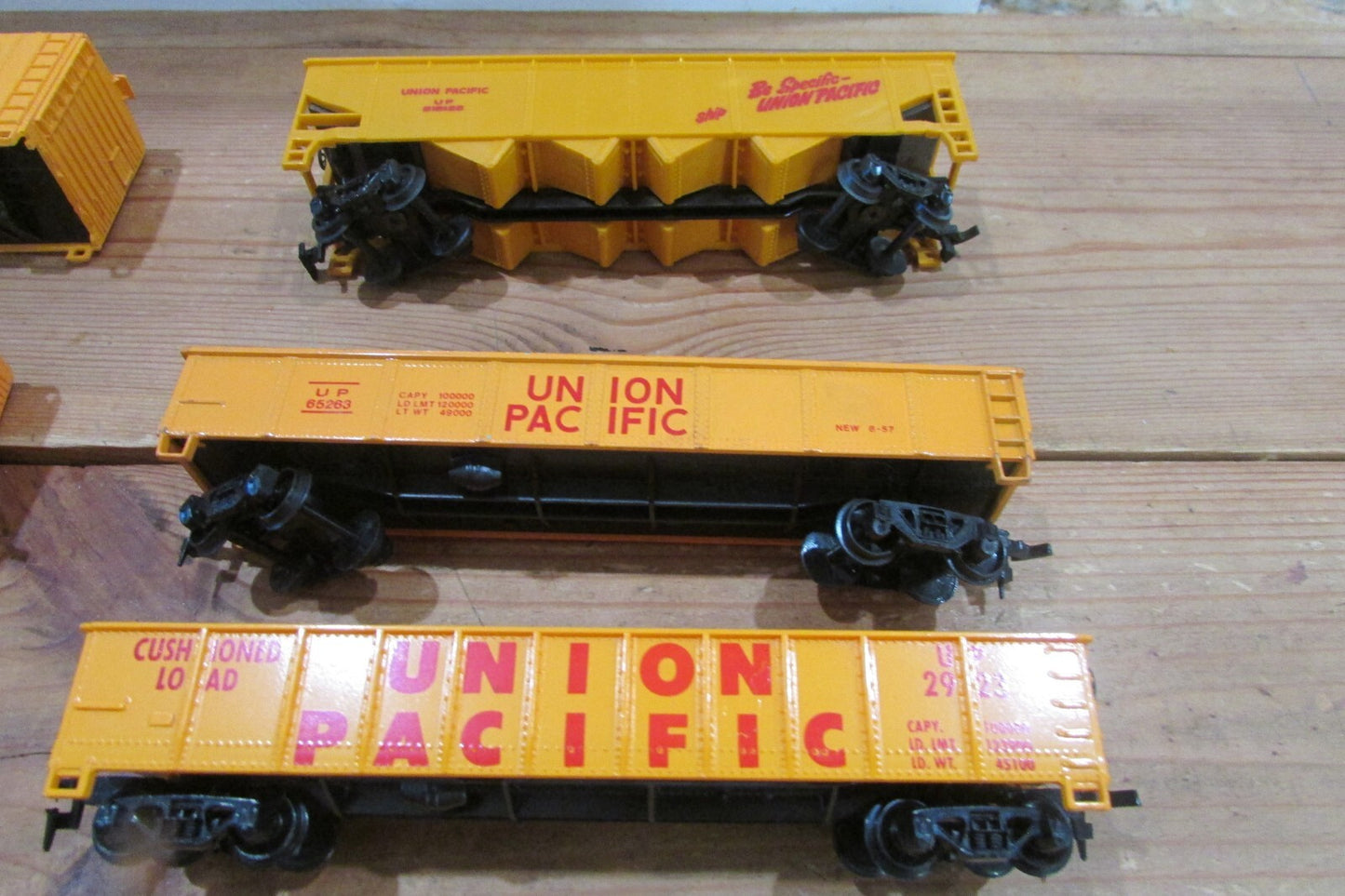 HO Scale (7) Assorted Union Pacific Shell &Freight Cars Lot#3751