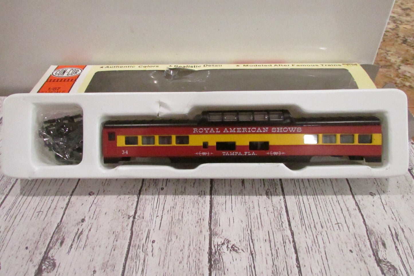 HO Scale Con-Cor (3) Royal American Shows Passenger Cars Kits  Lot#3335