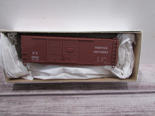 HO Scale  Accurail ECRR-07 Norfolk Southern DD 40' Box Car Kit #26023