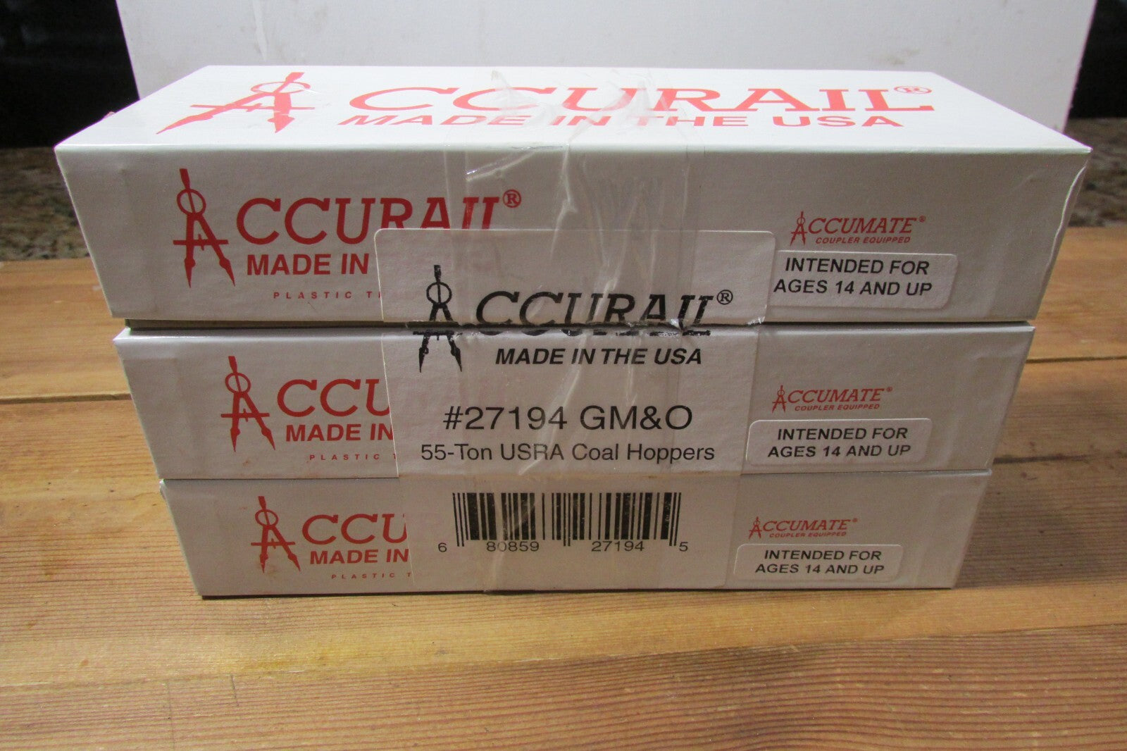 HO Scale Accurail 2719 3Pack Wood Side Hopper GM & O  Lot#3735
