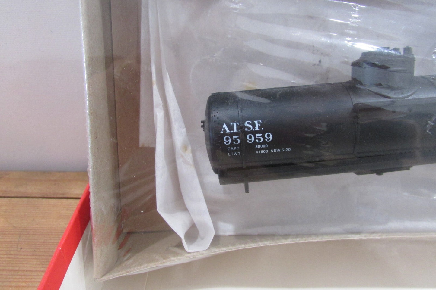 HO Scale Walthers 932-5013 35ft Tank Car ATSF #95959 Kit Wal4522