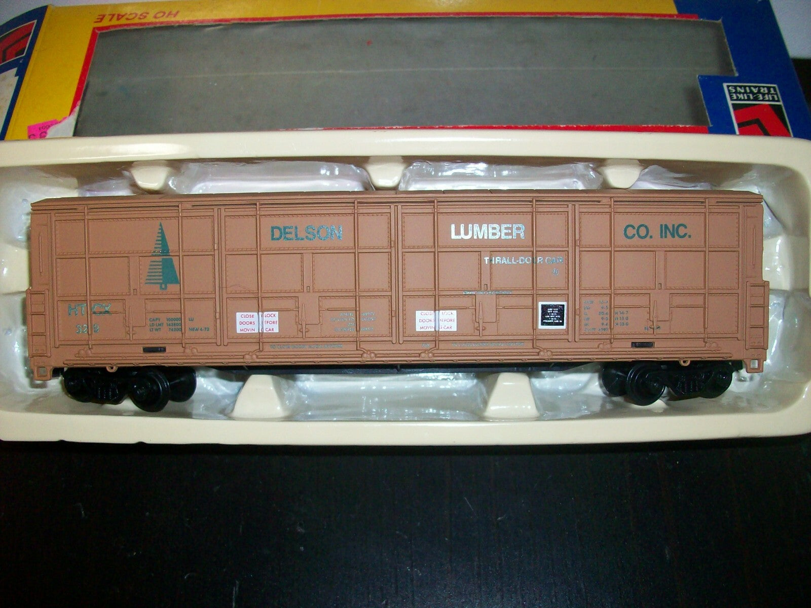 HO Scale Life-Like 8482 Thrall Door Delson Lumber Co,Inc Car Lot#0469
