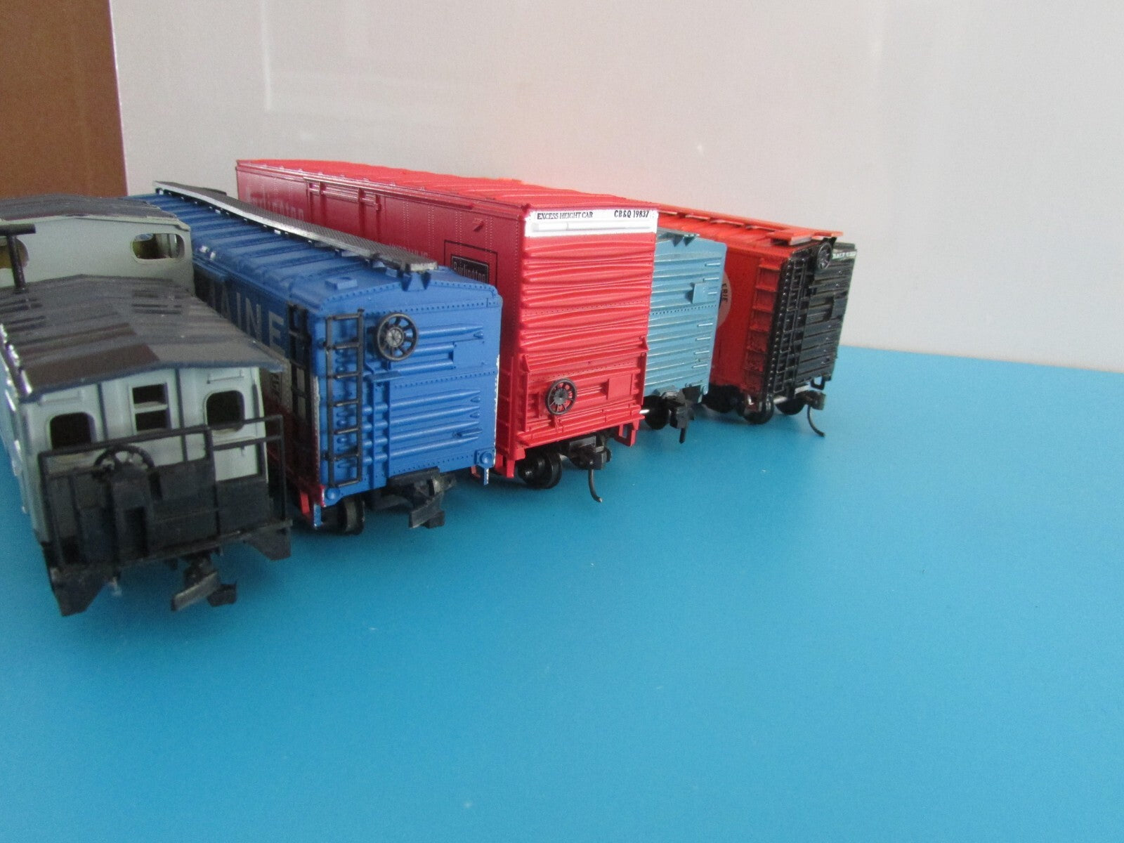 HO Scale (5) Assorted Freight Cars Lot#0855