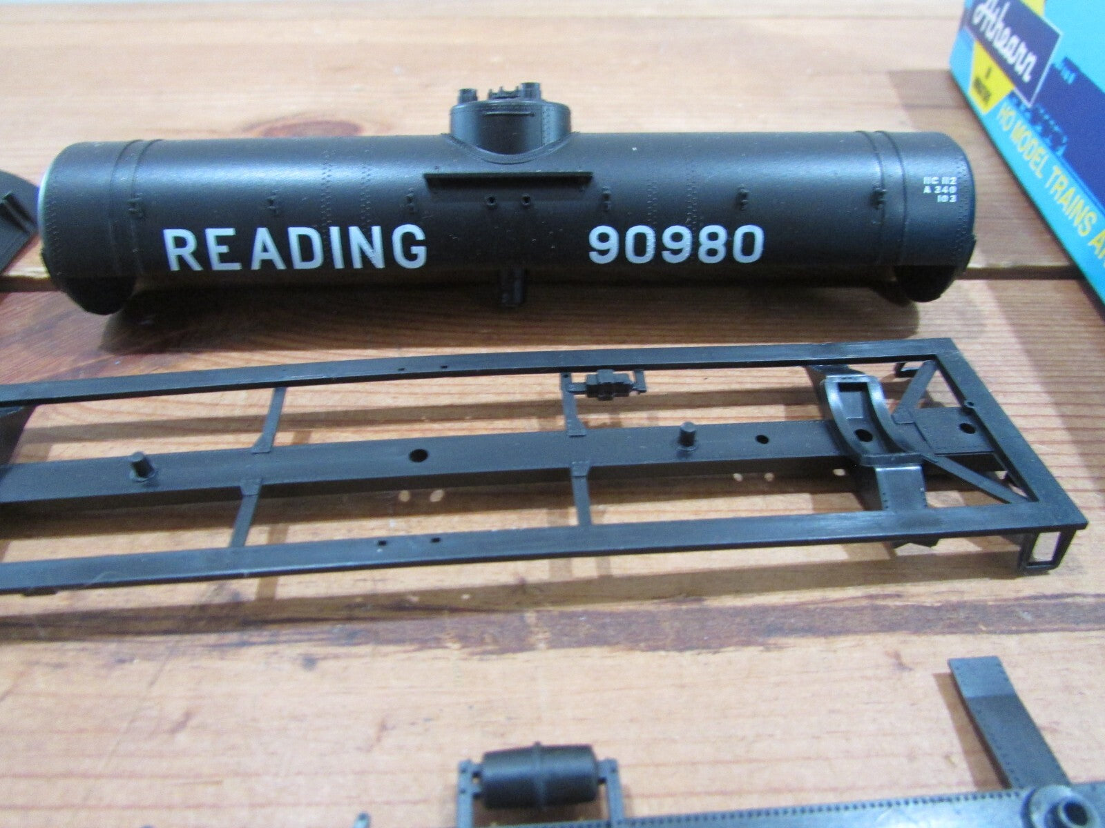HO Scale Athearn 1581 Single Dome Tank Car Black READING #90980
